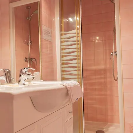 Les Bains De Riviera Bretonne 贝诺代
